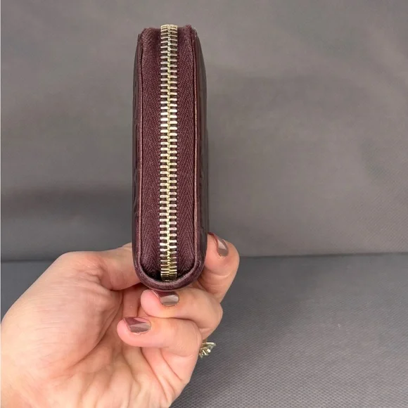 Gucci Bordeaux Guccissima Leather Zip-Around Wallet — Full Inclusion - Picture 5 of 9